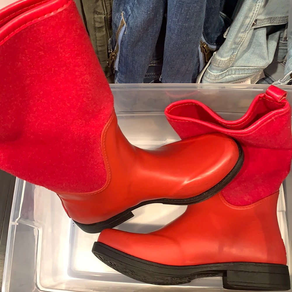 Ugg rain boots